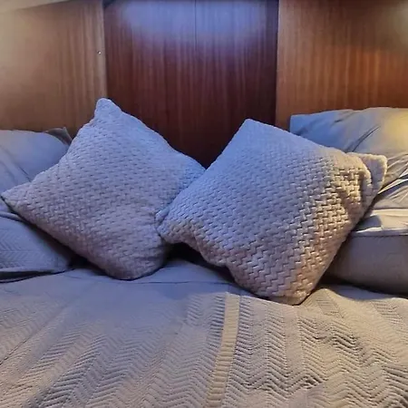 Nuit Romantique Sur Un Bateau A ספינת מלון *