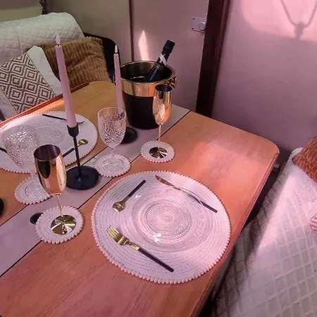 Nuit Romantique Sur Un Bateau à Deauville