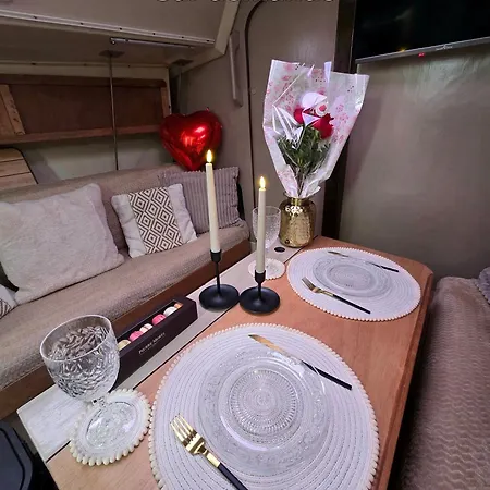 Nuit Romantique Sur Un Bateau A Bådhotel Deauville