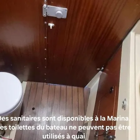 Nuit Romantique Sur Un Bateau à Bateau-hôtel Deauville