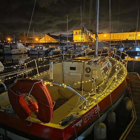 Nuit Romantique Sur Un Bateau à * Deauville