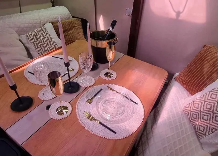 Nuit Romantique Sur Un Bateau A 도빌