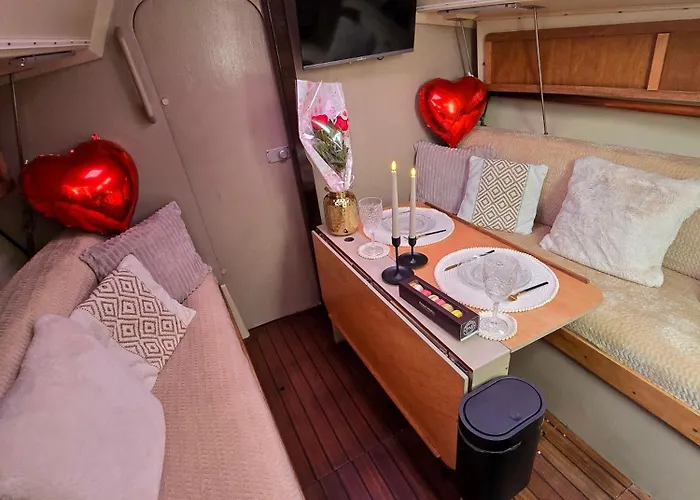 Nuit Romantique Sur Un Bateau A *